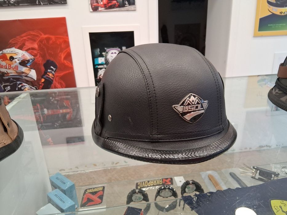 Capacetes "estilo" militar, novos e lindos