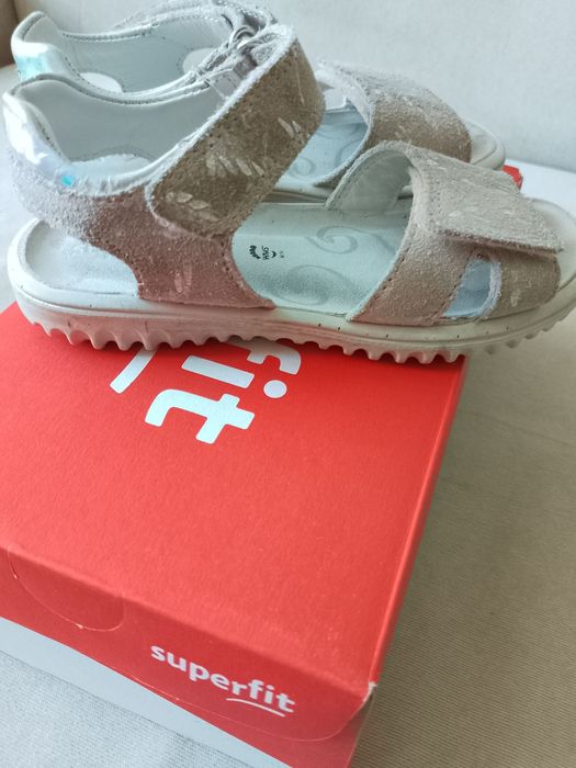 Superfit p. 28 босоніжки на дівчину