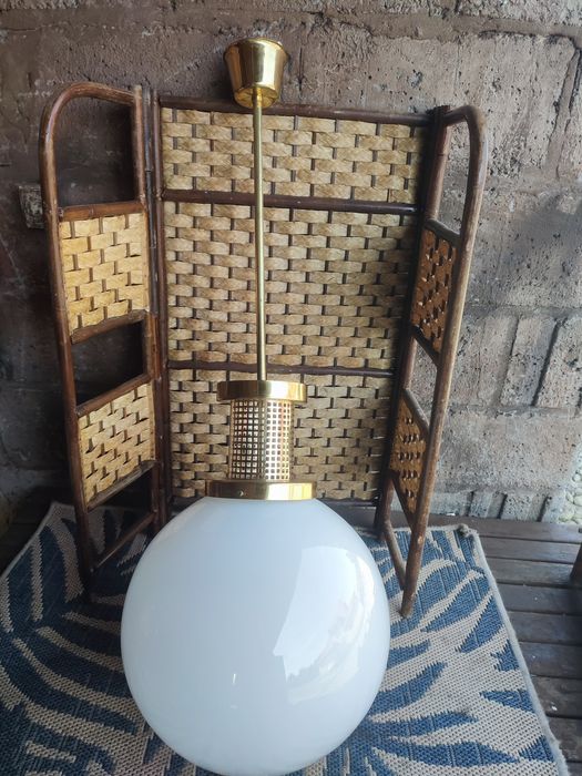 Lampa mosiężna z czasów PRL - duża kula