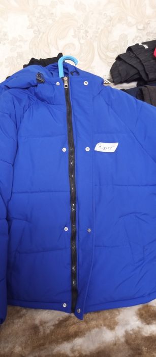 Продам куртку нову