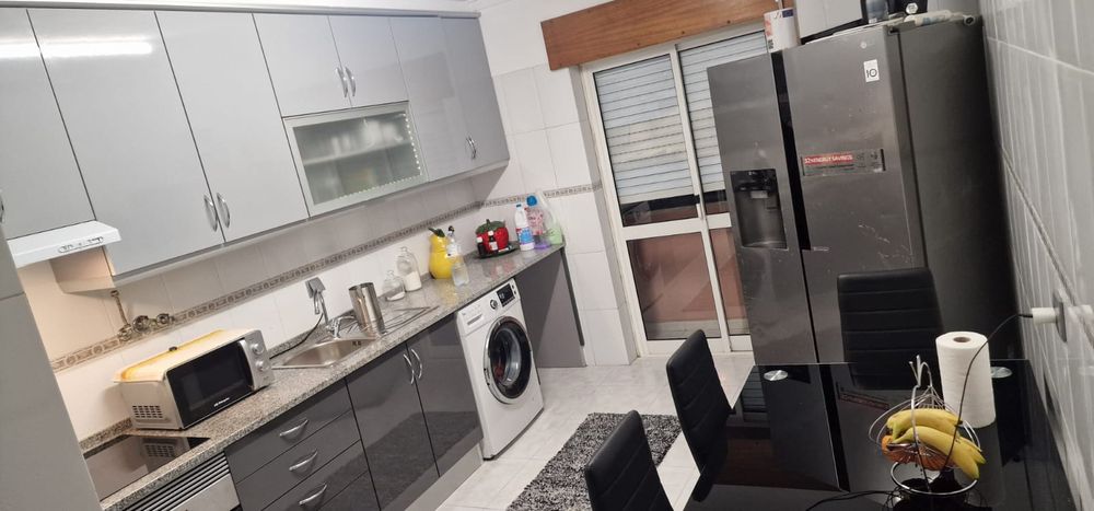 Arrenda -se casa santa marta do pinhal T3 2° andar com elevador