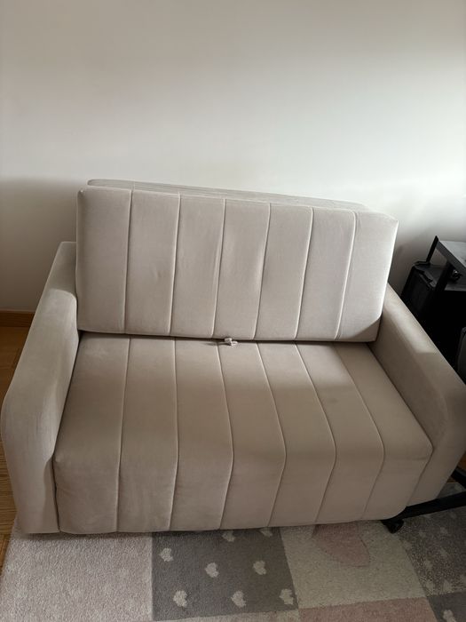 Sofa rozkładana z pojemnikiem