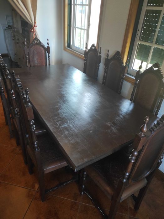 Mesa de jantar com 8 cadeiras