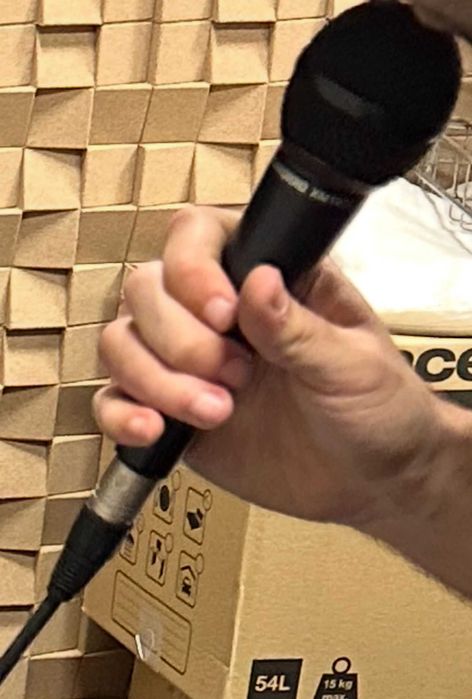 Mesa de mistura + receptor do microfone + compressor + player