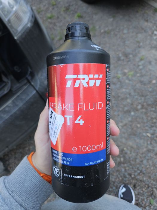 Продам гальмівну рідину TRW dot 4