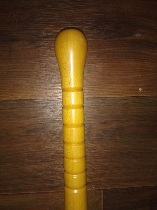 Бита деревянная.