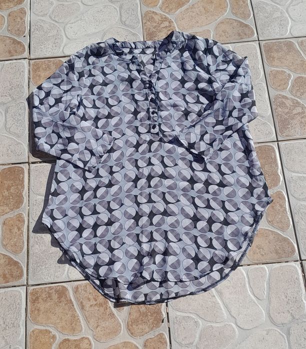 Lekka bluzka z rękawami ¾