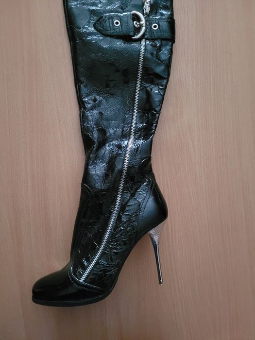 Модельні сапожки. Нові! 39 розмір.