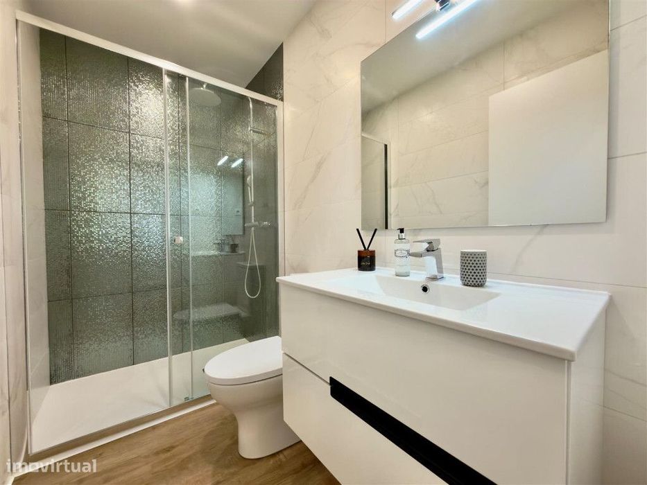 Apartamento T4 com garagem na Guarda Inglesa, Santa Clara