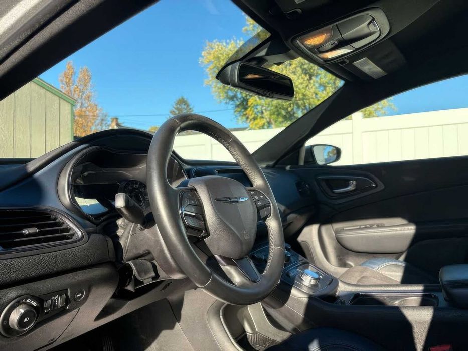 Chrysler 200 S      2015