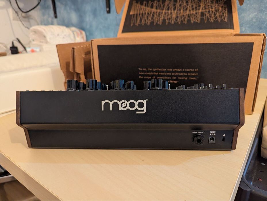 Продам аналоговий синтезатор Moog Subharmonicon