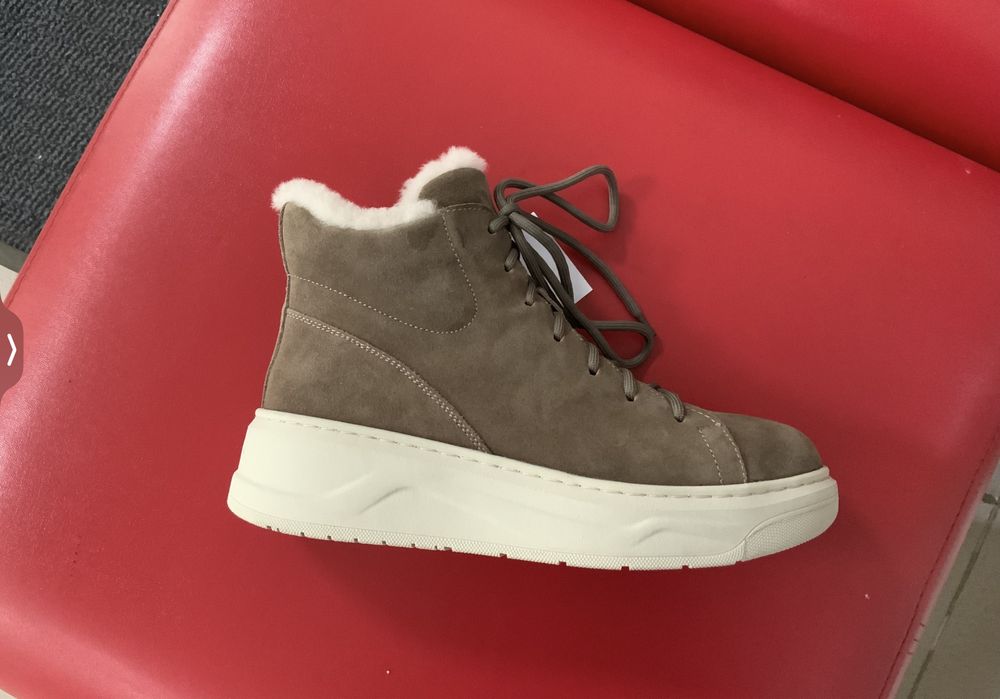 Крутезные женские зимние замшевые кроссовки ботинки угги