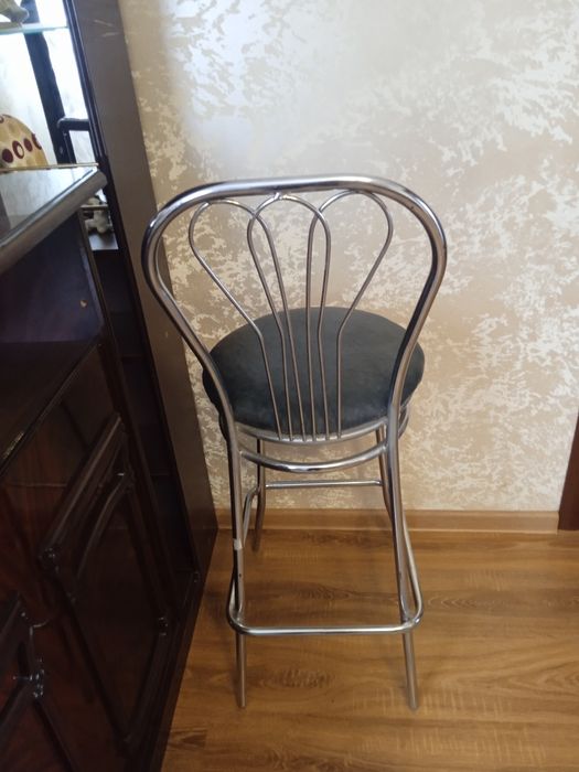 Продам барные стулья