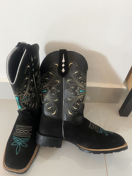 Bota texana vinda do Brasil