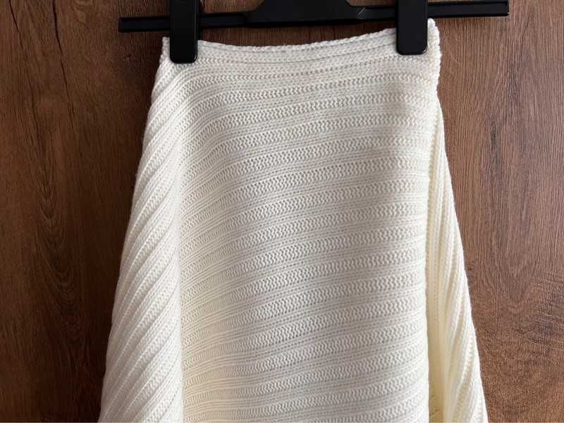 Piękne kimono śmietankowe frędzle stylowe ciepłe poncho białe