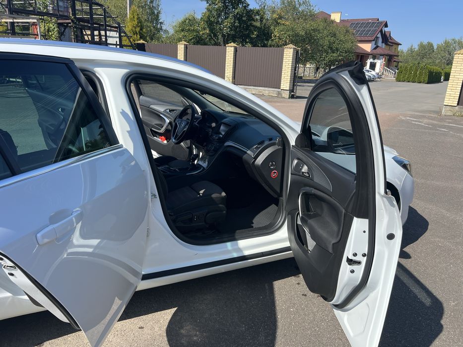 Продається Opel INSIGNIA SPORTS TOURER 2014 року 2.0 дизель