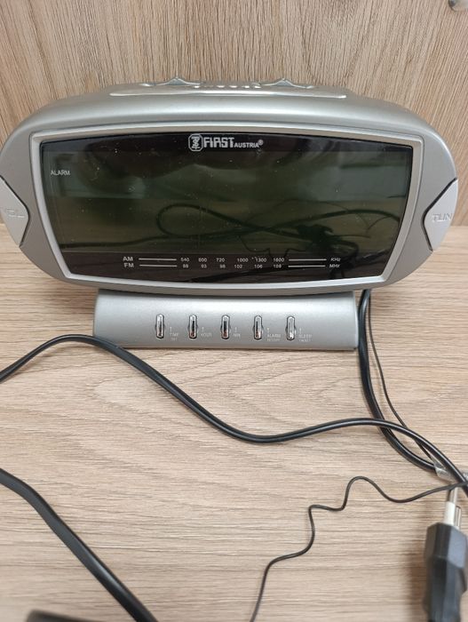 Radio budzik na prąd i baterie