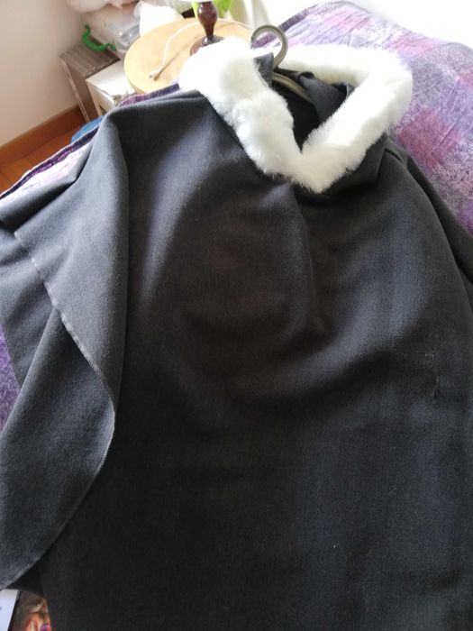 Capa jovem com capuz nova com etiqueta