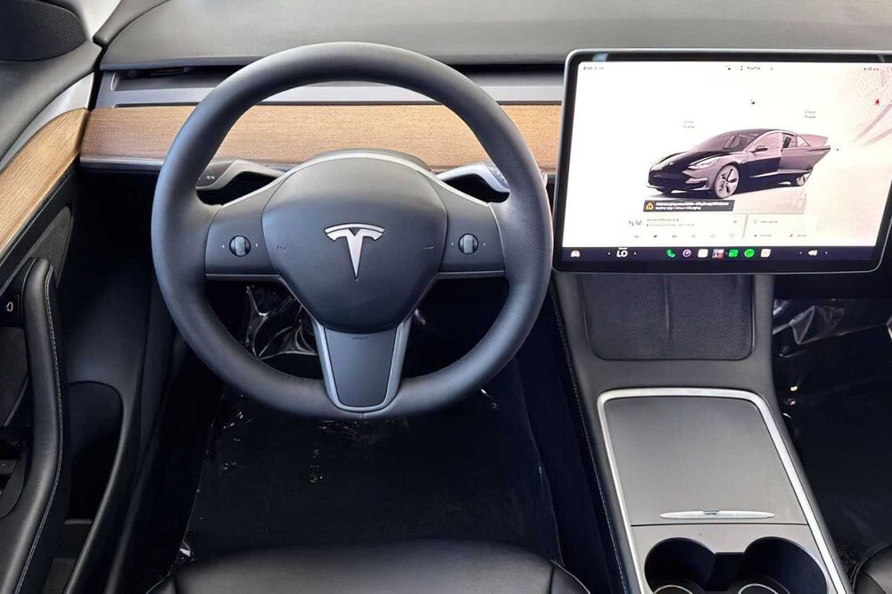 Tesla Model 3 Long Range      2022