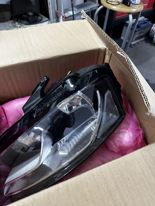 Vendo 2 farois originais audi A3 2008 a 2012