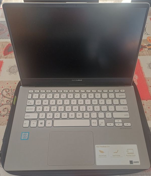 Portatil Asus vivobook s14   i3-8130u