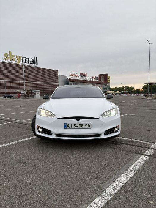 Tesla Model S P85