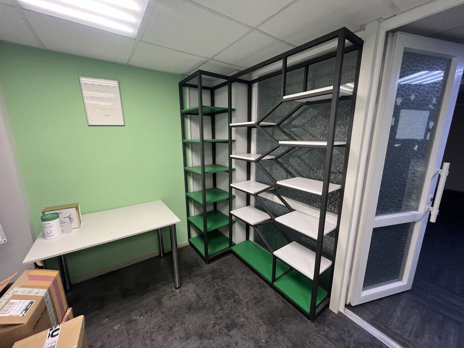 Стілаж металевий + макіяжний стіл