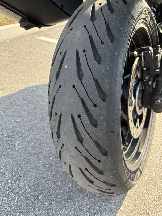 BMW F900XR Triple Black