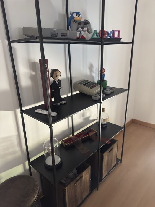 Estante Metálica Preta – Como Nova