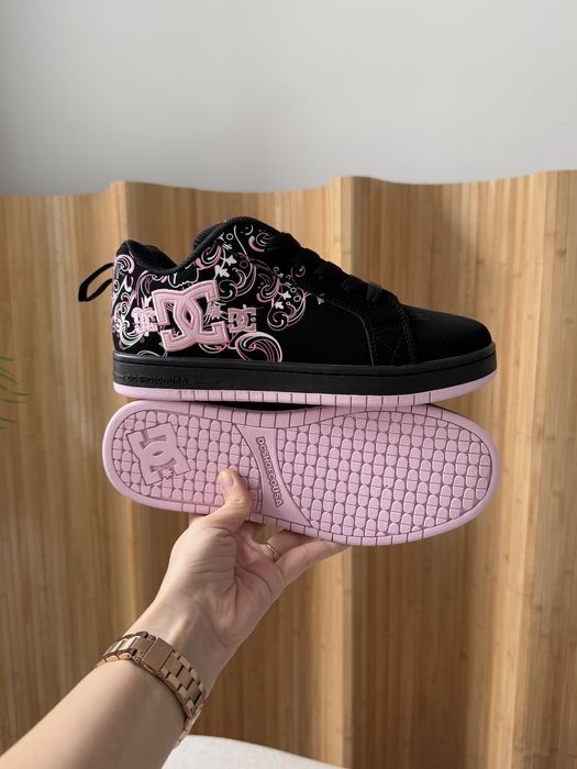 DC Court Graffik Black Pink Sabbath