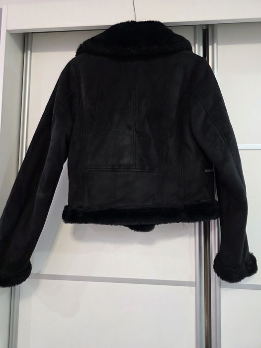 Czarna krótka nowa kurtka ocieplana Pull&Bear S