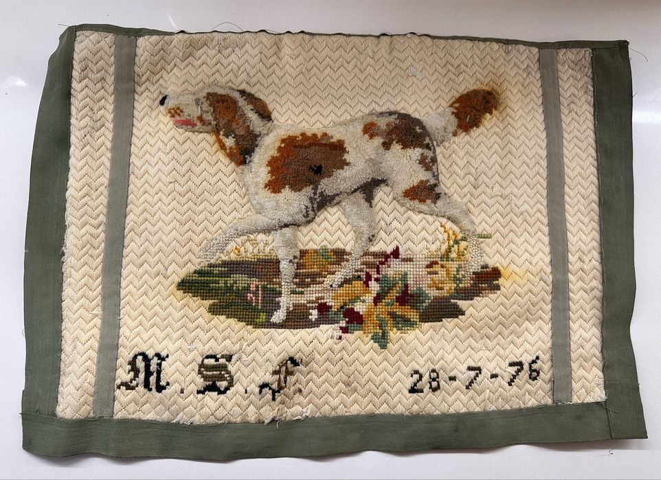 Small tapestry, vintage from the 1920s, hunting-themed, entirely hand-embroidered