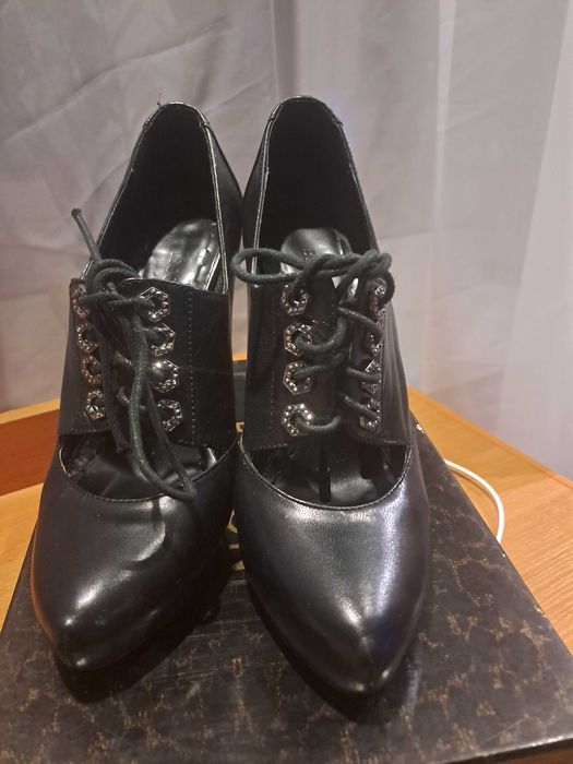 Жіноче взуття батільйони