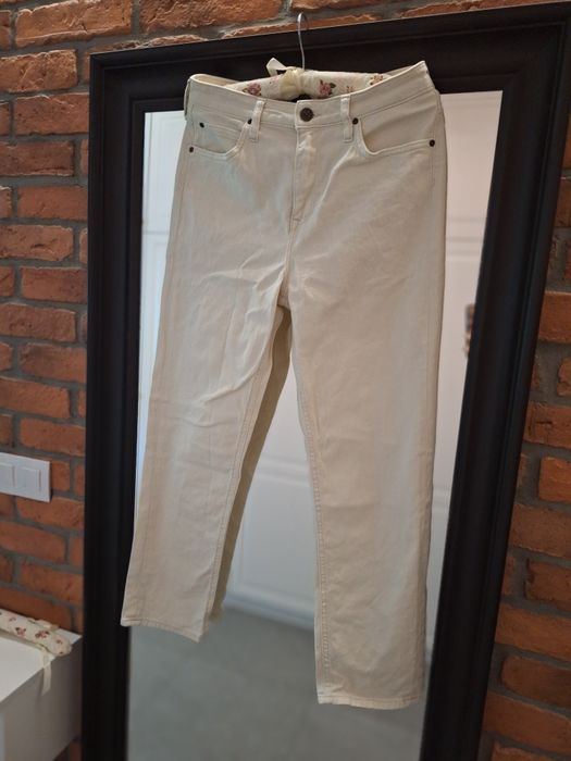 Jeansy Lee model Carol W28 L31 kość słoniowa na lato