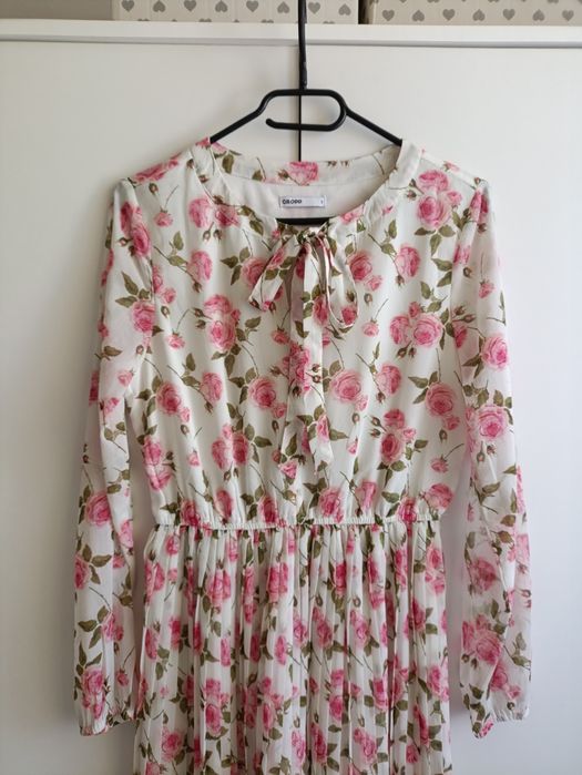 Sukienka S plisowana w kwiaty