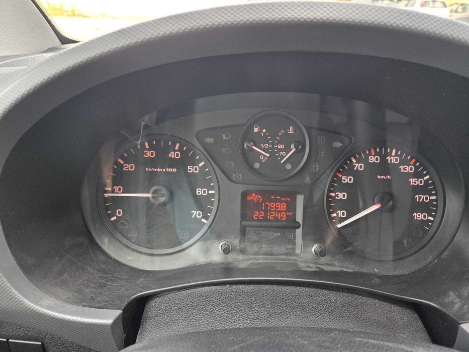 Peugeot Partner 1.6 HDi (90 CV) – 3 Lugares, AC