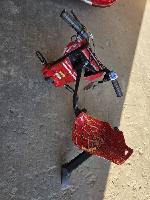 Triciclo Drift trike a bateria de litio spiderman
