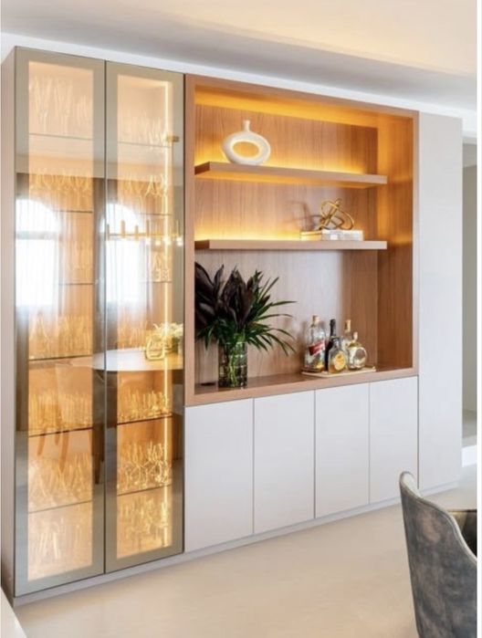 Armários e móveis com portas reflecta