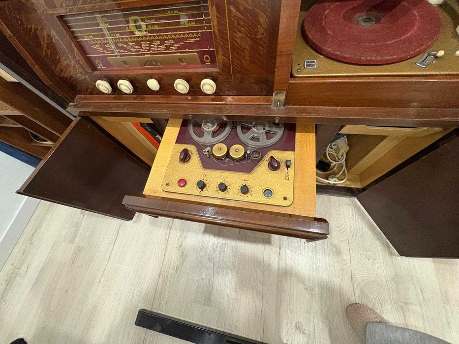 Troco ou vendo Móvel gira discos anos 50 muito raro