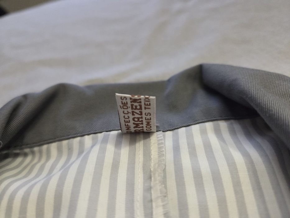 Bata de riscas cinza e branco