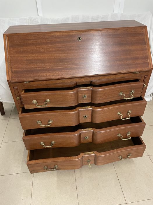 Pequena escrivaninha