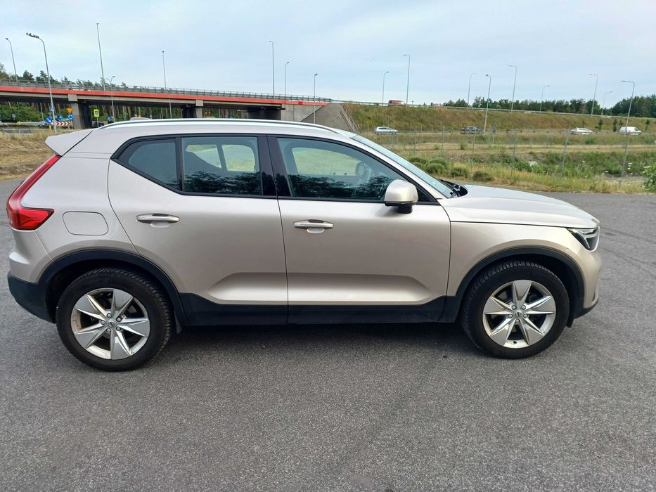 Volvo XC40 B3 MILD HYBRID - sprzedaż  lub dalszy leasing