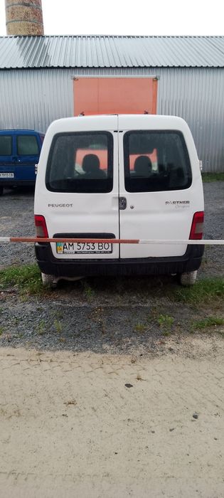 Пежо Партнер 2010 року.