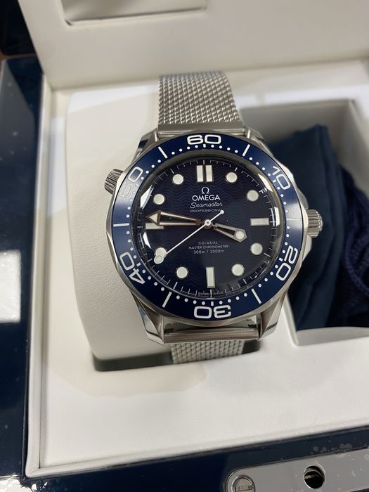 Omega seamaster diver 300 bond 60