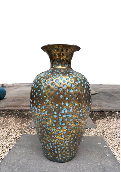 vaso dourado e azul latão