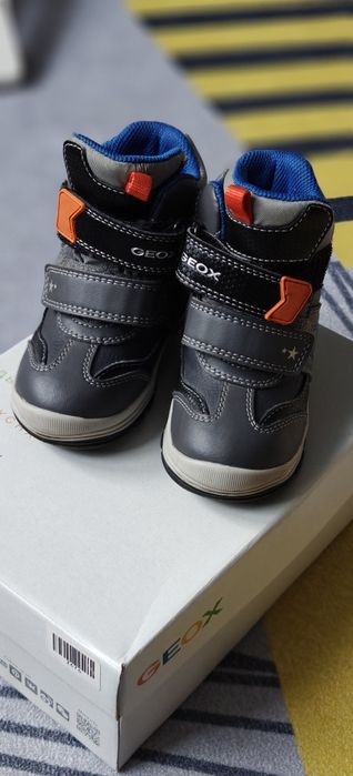 Sprzedam buty chłopięce geoxy w rozmiarze 23