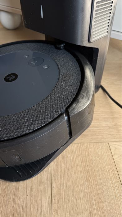 Robot sprzątający IROBOT Roomba i3+ wraz ze stacją