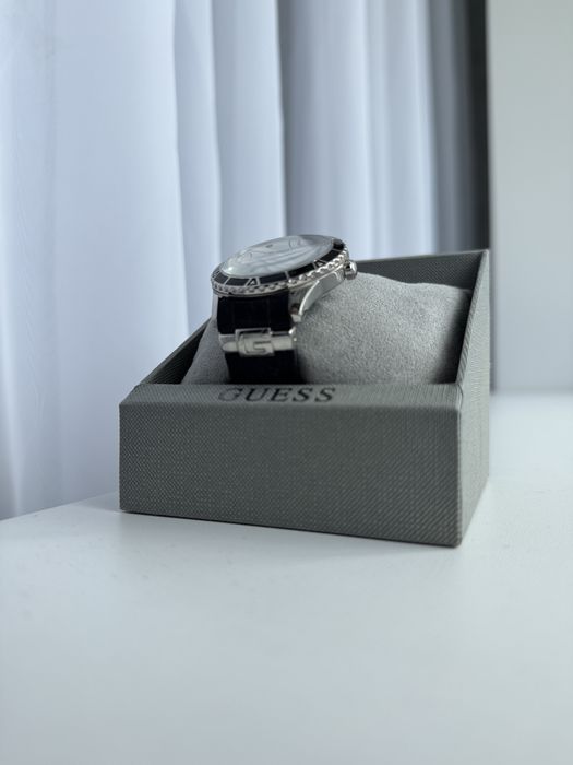 Годинник  guess
