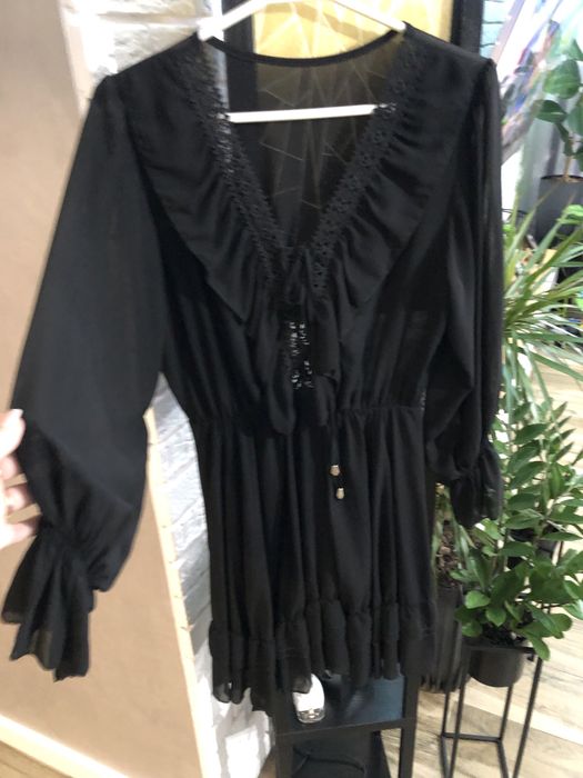 Sukienka elegancka czarna