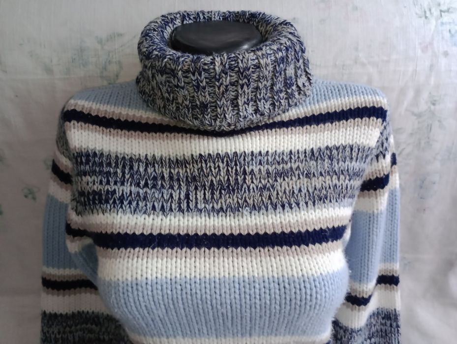 Ciepły sweter z golfem